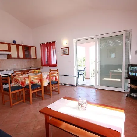 Branka Vabriga With Balcony Near Porec Tar-Vabriga